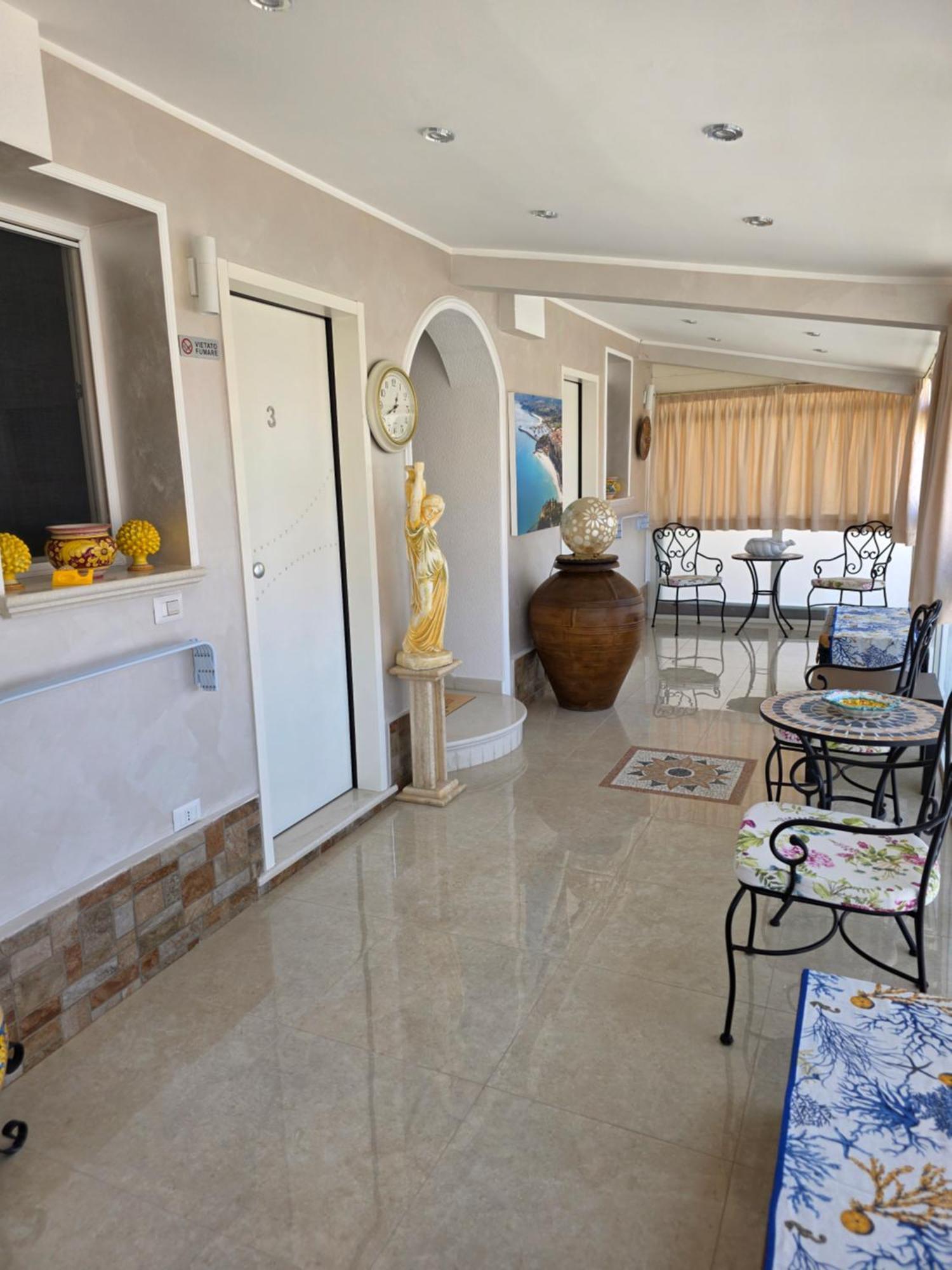La Perla Del Tirreno Acomodação com café da manhã Tropea Exterior foto