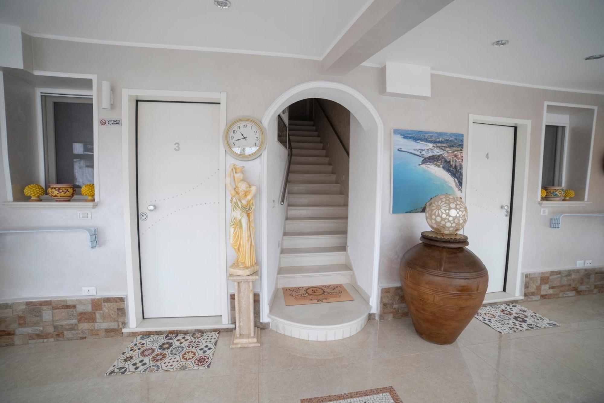 La Perla Del Tirreno Acomodação com café da manhã Tropea Exterior foto