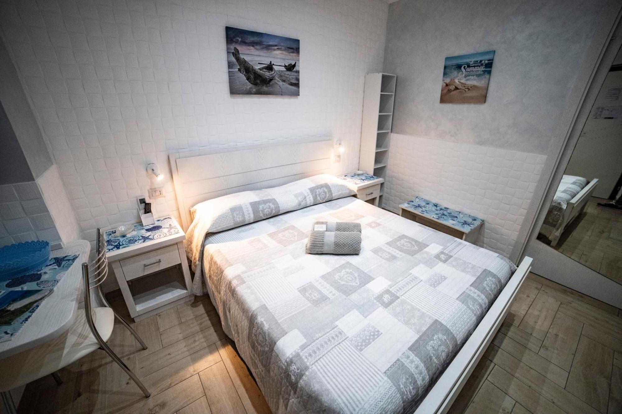 La Perla Del Tirreno Acomodação com café da manhã Tropea Quarto foto